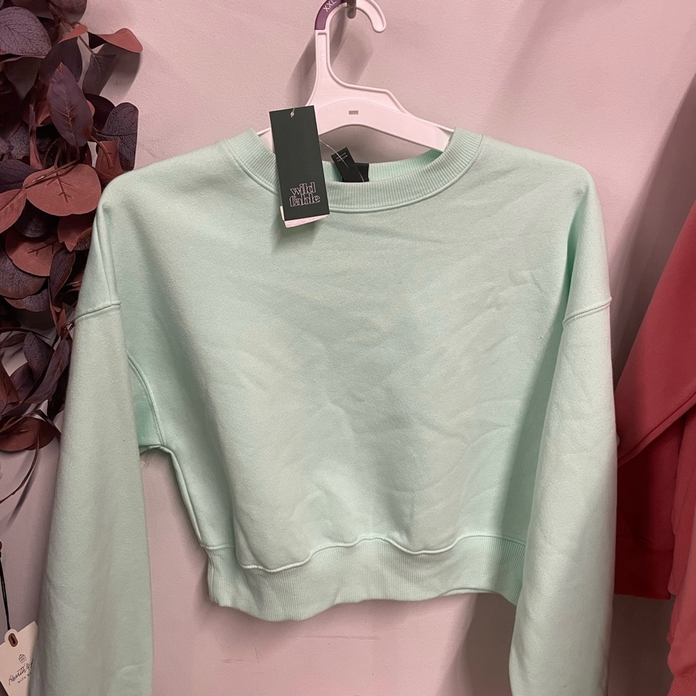 super comfortable mint green crop top from target (BRAND NEW W/ TAGS)